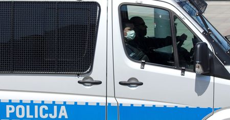 Warszawa. Kobieta terroryzuje mieszkańców. Reakcja policji