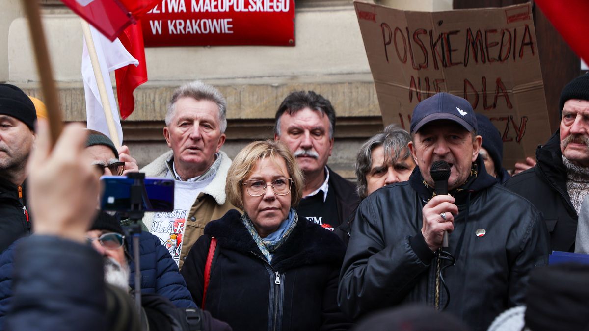 Barbara Nowak
Art Service
demonstracja, medi�w, obrona, protest, publicznych, Urz�d Wojew�dzki, media publiczne, uchwa�a