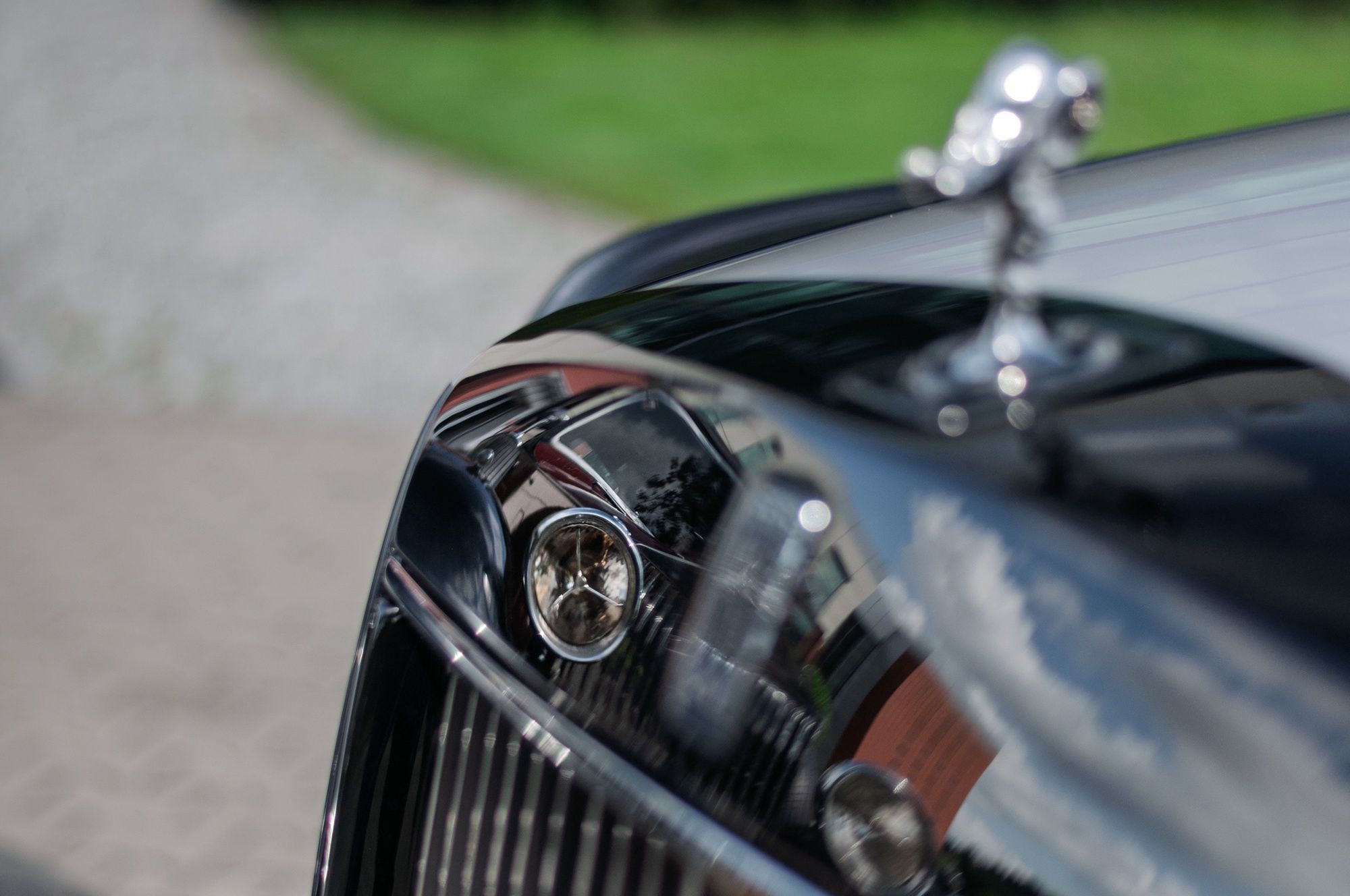 Rolls-Royce Phantom II (1935) i Rolls-Royce Phantom VIII (2025)