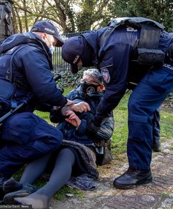 Warszawa. Protest przed Sądem Najwyższym. Babcia Kasia zatrzymana