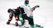 Wrze w play-offach. Dwóch hokeistów wyrzuconych do szatni