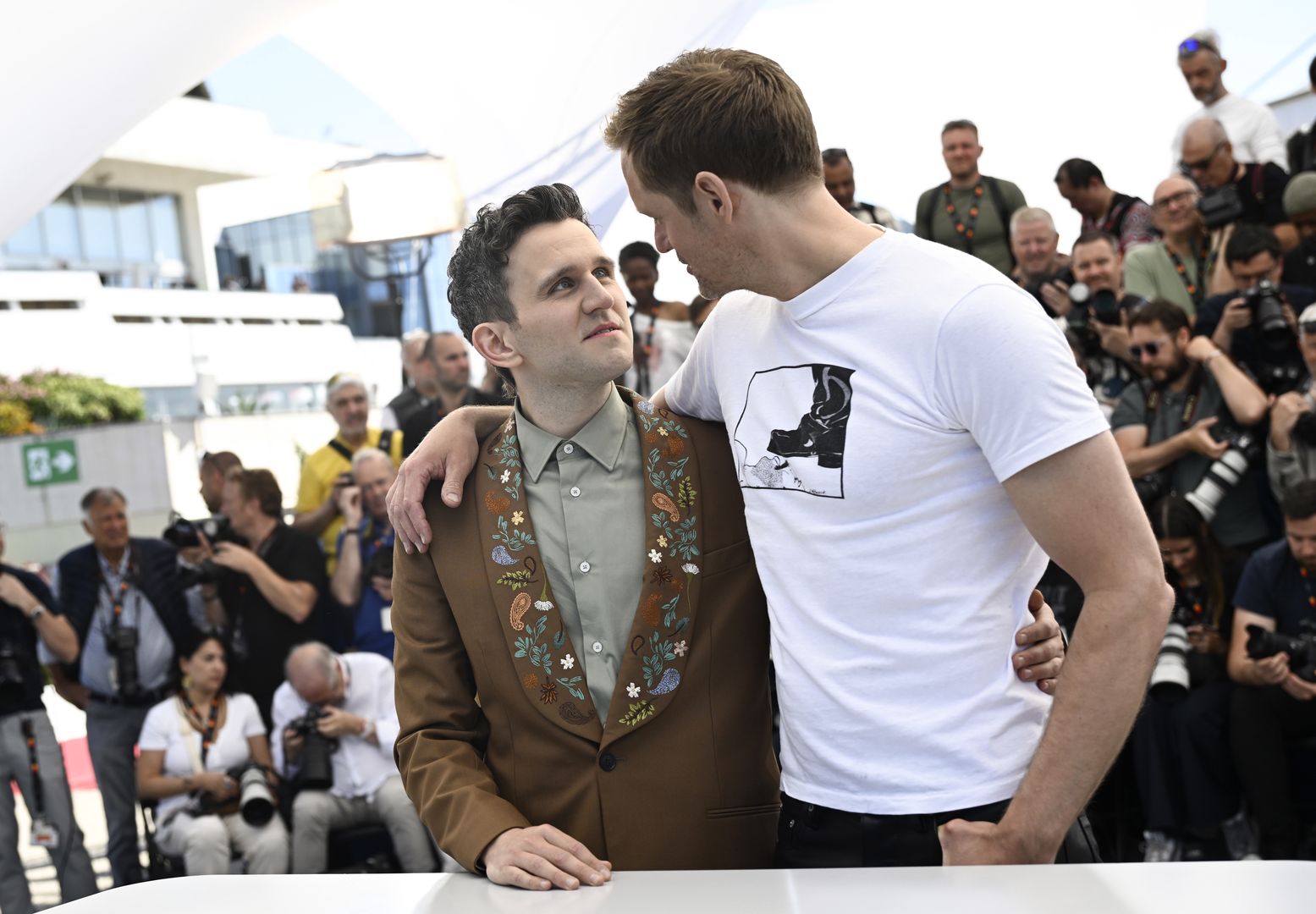 Harry Melling i Alexander Skarsgård