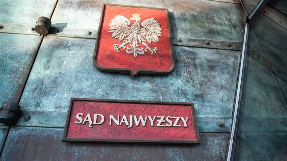 Koronawirus w Polsce. Sąd Najwyższy wprowadza karty wstępu. Adwokat krytykuje