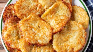 Wyrzucisz tarkę, gdy poznasz ten przepis na placki ziemniaczane. Możesz je zrobić znacznie szybciej