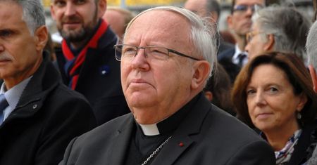Kardynał przyznał się do molestowania. Afera we Francji