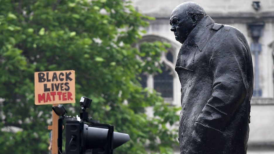 Pomnik Churchilla w Pradze zdewastowany. "Był rasistą"