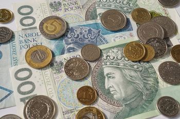 Ponad 1,1 mln Polaków otrzymało nowe świadczenie z ZUS. Limit to 5935,47 zł brutto