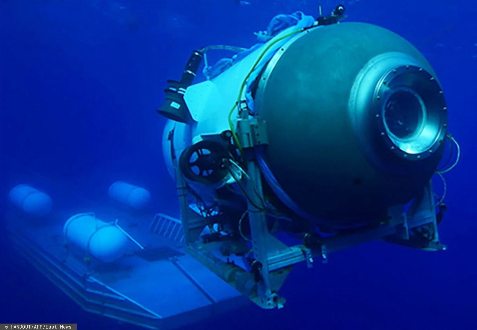 Zagin??a ?�d? podwodna Titan do przewo?enia turyst�w
This undated image courtesy of OceanGate Expeditions, shows their Titan submersible launching from a platform. Rescue teams expanded their search underwater on June 20, 2023, as they raced against time to find a Titan deep-diving tourist submersible that went missing near the wreck of the Titanic with five people on board and limited oxygen. All communication was lost with the 21-foot (6.5-meter) Titan craft during a descent June 18 to the Titanic, which sits at a depth of crushing pressure more than two miles (nearly four kilometers) below the surface of the North Atlantic. (Photo by Handout / OceanGate Expeditions / AFP) / RESTRICTED TO EDITORIAL USE - MANDATORY CREDIT "AFP PHOTO / OceanGate Expeditions" - NO MARKETING NO ADVERTISING CAMPAIGNS - DISTRIBUTED AS A SERVICE TO CLIENTS
HANDOUT