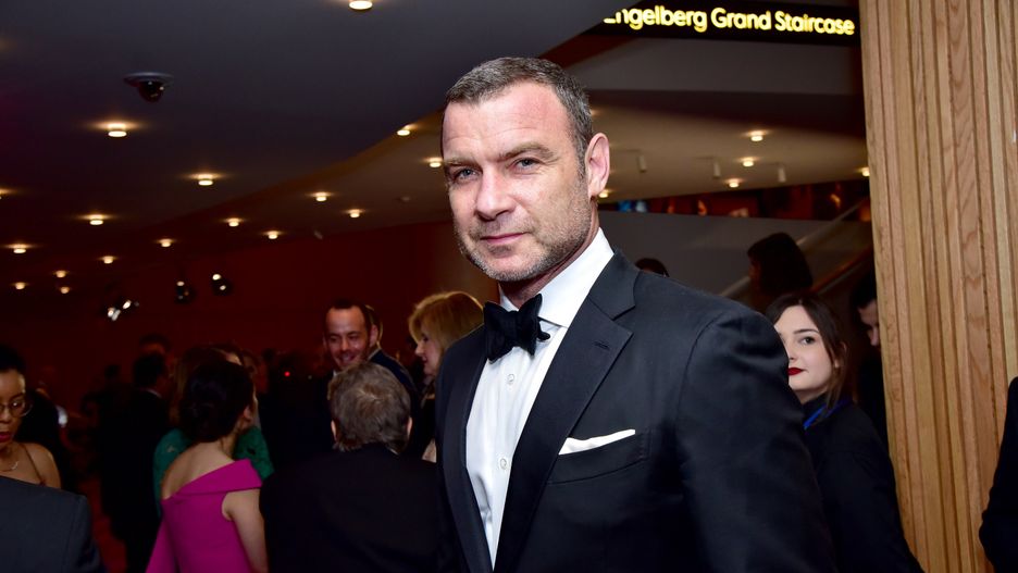 Liev Schreiber gotuje dla uchodźców w Przemyślu 