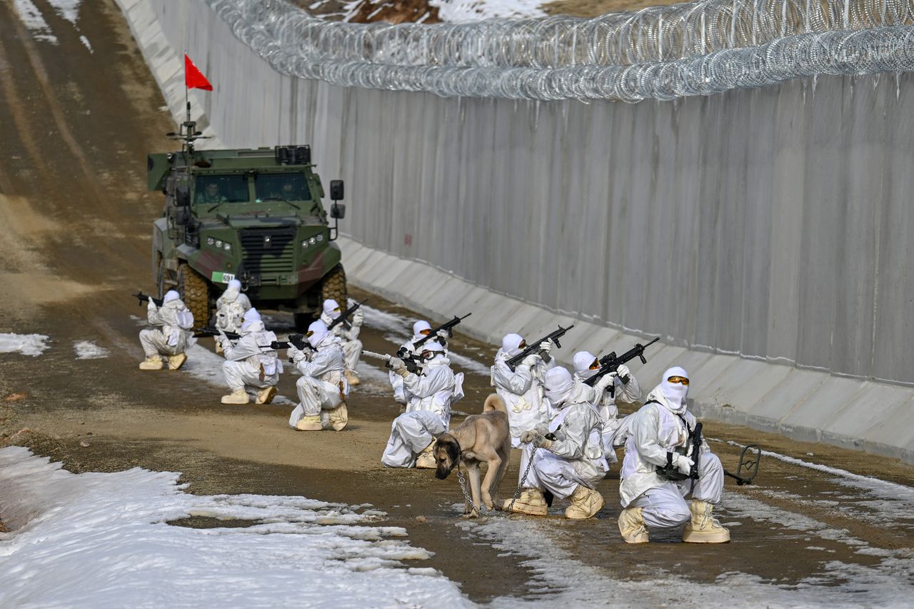 Wall on the Turkish-Iranian border