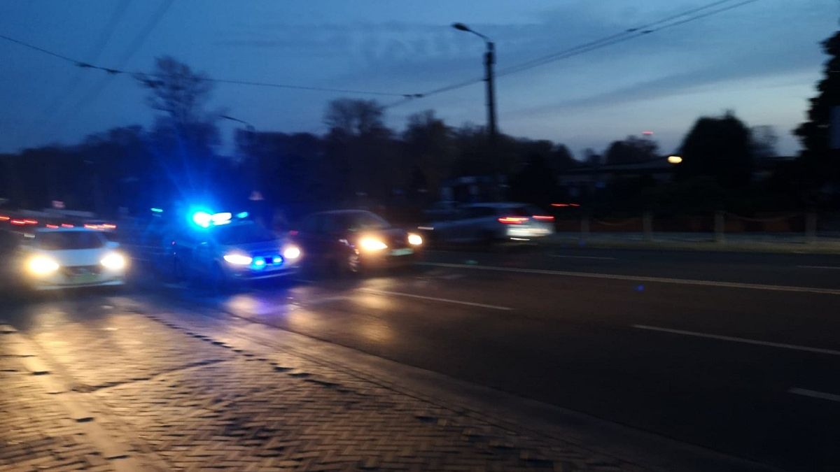 Radiowóz jadący na sygnale
