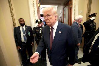 Znowu wolta. Trump zawiesza cła na auta i części z Kanady i Meksyku