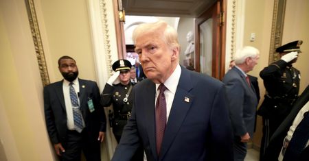 Znowu wolta. Trump zawiesza cła na auta i części z Kanady i Meksyku
