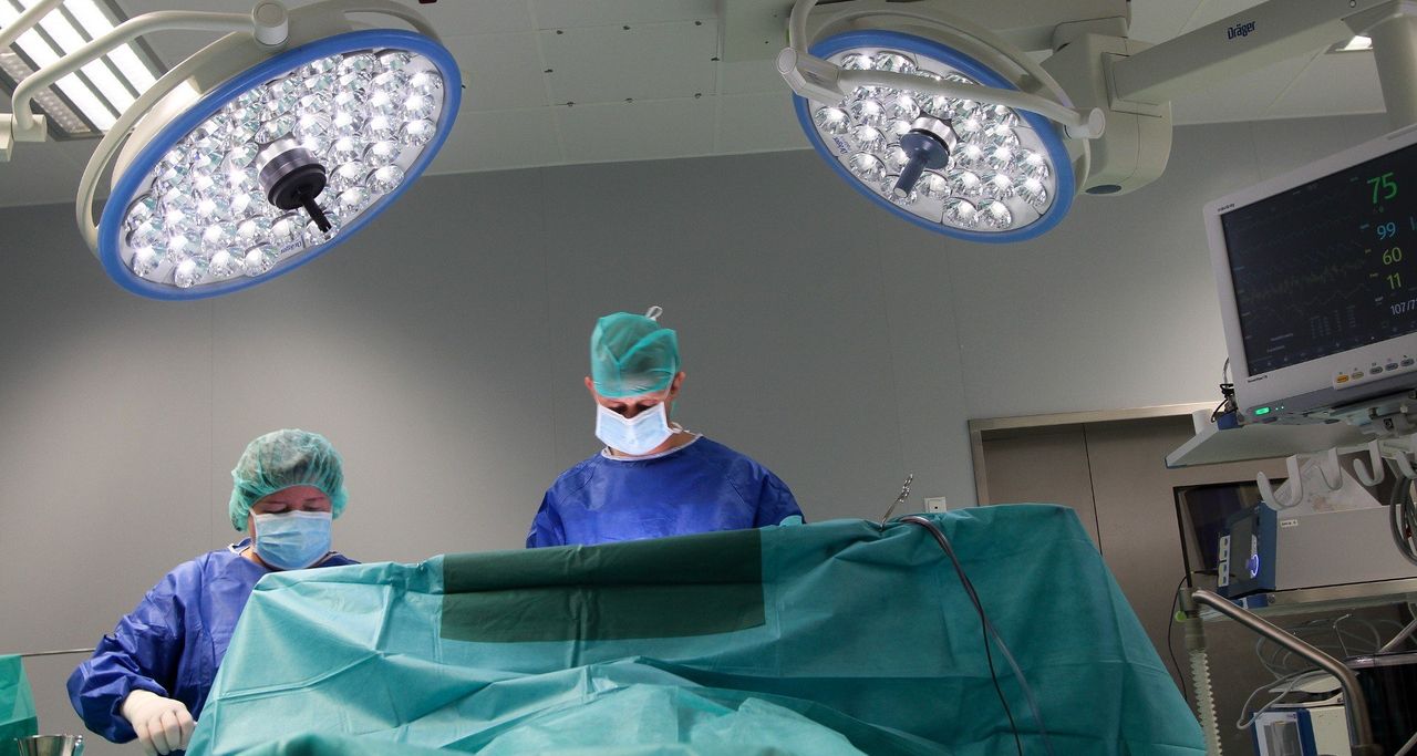 Wrocław: Tak świętują chirurdzy. Czterdziestą rocznicę pierwszego przeszczepu serca uczczono aż dwiema operacjami