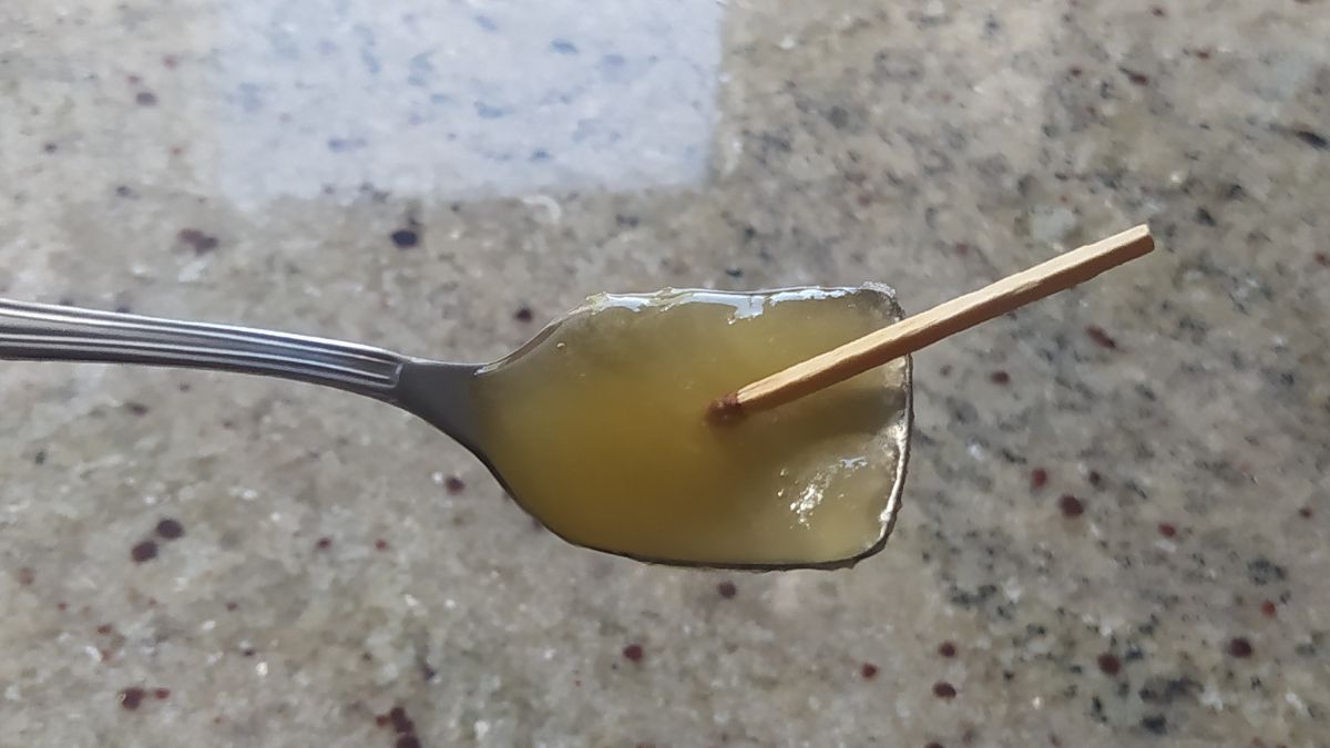 Teściowa nauczyła mnie triku z zapałką i miodem