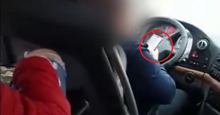 Kierowca przyłapany za kierownicą. Policja ujawnia, co oglądał