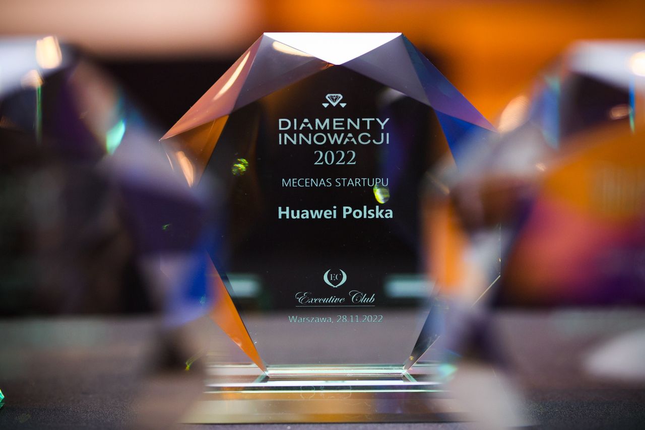 Podczas Diamentów Innowacji wręczono również dwie nagrody specjalne. Pierwszą kategorią był Mecenas Startupu. Laurem tym uhonorowano markę Huawei, która wspiera rozwój polskich startupów.