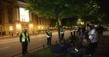 W nocy policja rozpędziła protestujących przedsiębiorców. Zatrzymała 37 osób