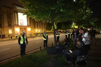 W nocy policja rozpędziła protestujących przedsiębiorców. Zatrzymała 37 osób
