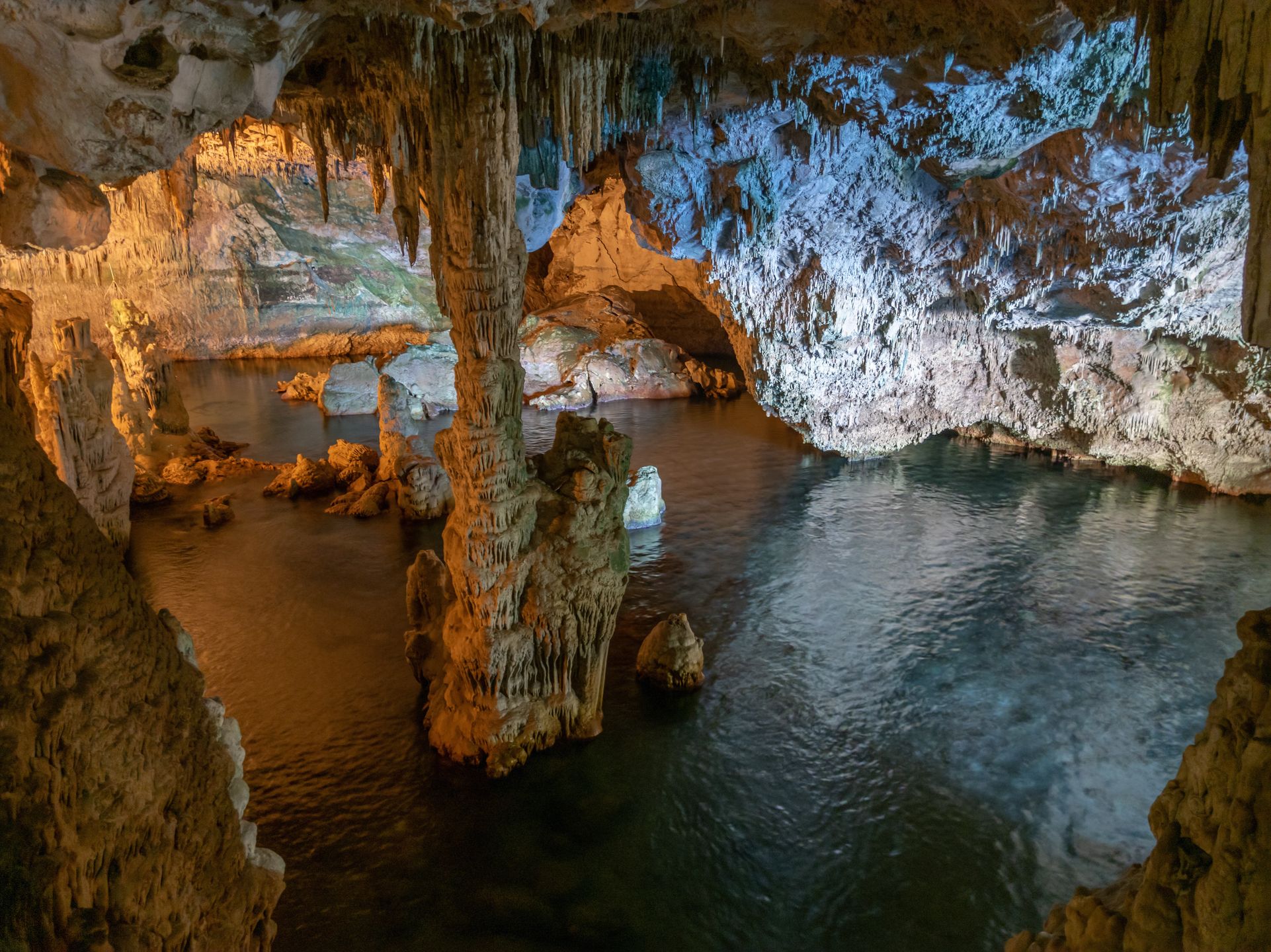 Wnętrze jaskinii Grotte di Nettuno