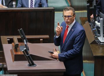 Chińskie okulary posła Sachajki. Eksperci ostrzegają