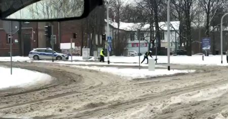 Spotkał policjantów na katowickiej ulicy. Zdziwił się gdy, zobaczył co robią