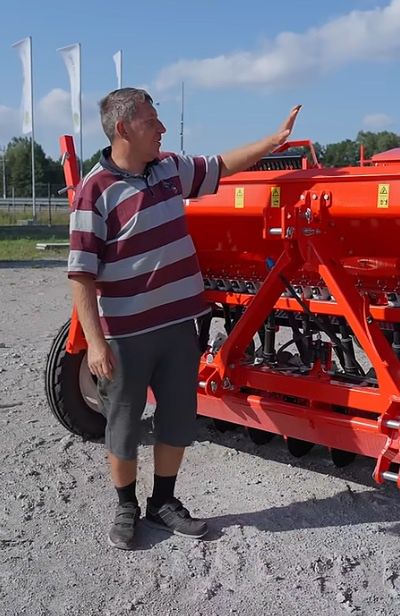 Jakie wykształcenie ma Andrzej z Plutycz?