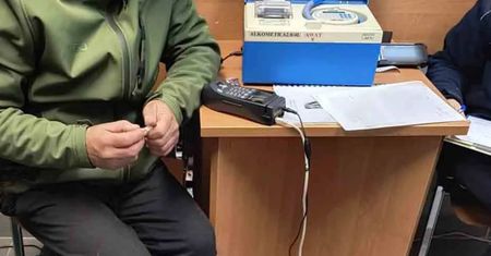 Po ośmiu piwach pojechał po żonę. Zatrzymany drwił z policjantów