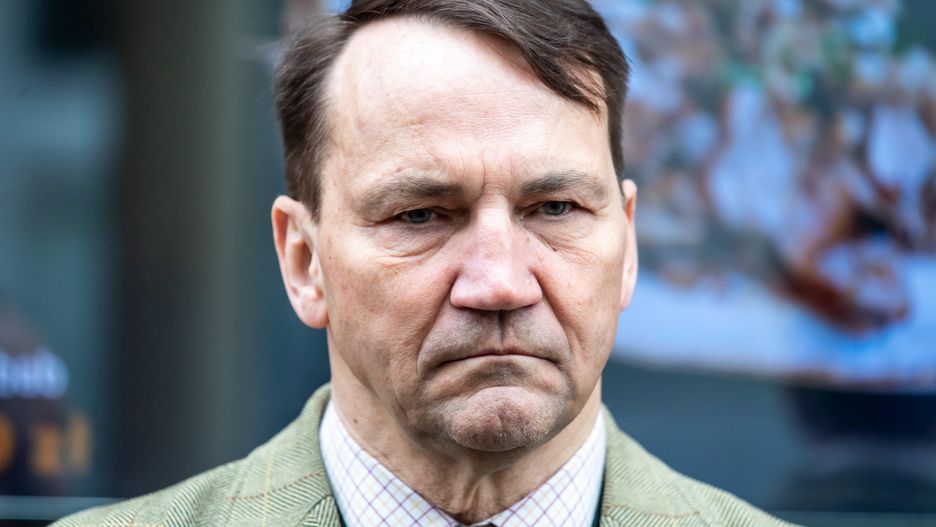 Rados�aw Sikorski
Bydgoszcz, 10.02.2022. Europose� KO Rados�aw Sikorski podczas konferencji prasowej, 10 bm. obok Starego Tramwaju w Bydgoszczy. Briefing dotyczy� wprowadzenia obowi�zku informowania przez przedsi�biorc�w o zerowej stawce podatku VAT na niekt�re artyku�y. (t�/doro) PAP/Tytus �mijewski
Tytus �mijewski
breifing prasowy, europose� Rados�aw Sikorski, konferencja prasowa, M�odzi Demokraci Bydgoszcz, podatek VAT, polityk, polityka, portret, Ulica D�uga 43, zerowa stawka, eurodeputowany, europarlamentarzysta, europose�