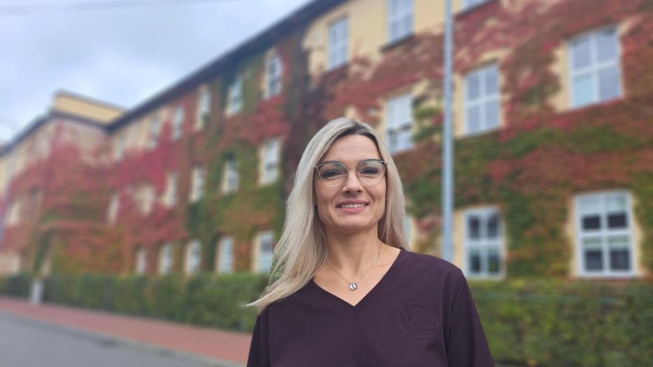 Dyrektor I Liceum Ogólnokształcącego imienia Komisji Edukacji Narodowej w Końskich Marlena Bernacka - Pluta zaprasza na jubileuszowe świętowanie