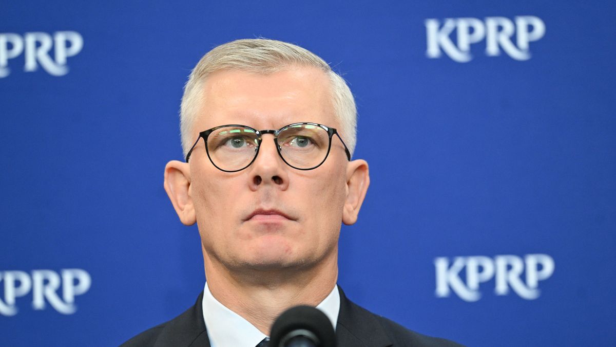 S�awomir Cenckiewicz
Warszawa, 11.09.2025. Szef Biura Bezpiecze�stwa Narodowego S�awomir Cenckiewicz na konferencji prasowej po posiedzeniu Rady Bezpiecze�stwa Narodowego w Pa�acu Prezydenckim w Warszawie, 11 bm. Posiedzenie RBN dotyczy�o naruszenia polskiej przestrzeni powietrznej przez rosyjskie bezza�ogowce. (amb) PAP/Radek Pietruszka
Radek Pietruszka
konferencja, polityk, polityk polityka, polityka, posiedzenie, prasowa, Rada Bezpiecze�stwa Narodowego, Rady Bezpiecze�stwa Narodowego, RBN, naruszenie polskiej przestrzeni powietrznej, rosyjskie bezza�ogowce, rosyjskie drony, wczorajszy incydent, rosyjskich bezza�ogowych statk�w powietrznych, rosyjskie bezza�ogowe statki powietrzne, wtargni�cie