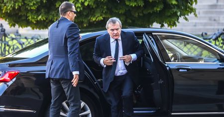 Luksusy władzy oburzają opozycję. A będzie tego jeszcze więcej
