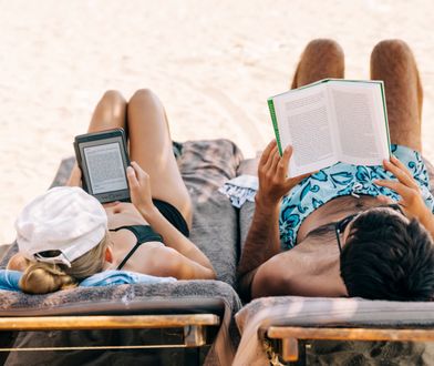 Sposób na "lekkie", wakacyjne lektury? Czytnik e-booków! Sprawdzamy, który z nich jest najlepszy