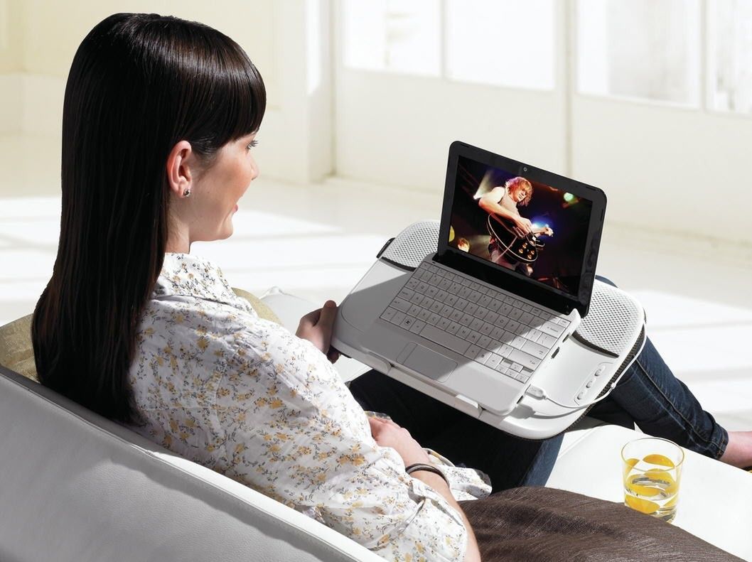 Logitech Speaker Lapdesk N550 - klima dla laptopa i masaż dla uszu 2