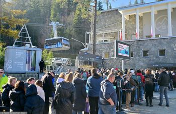 Istny najazd na Tatry. "Takiej kolejki nie widziałem nawet w sierpniu"