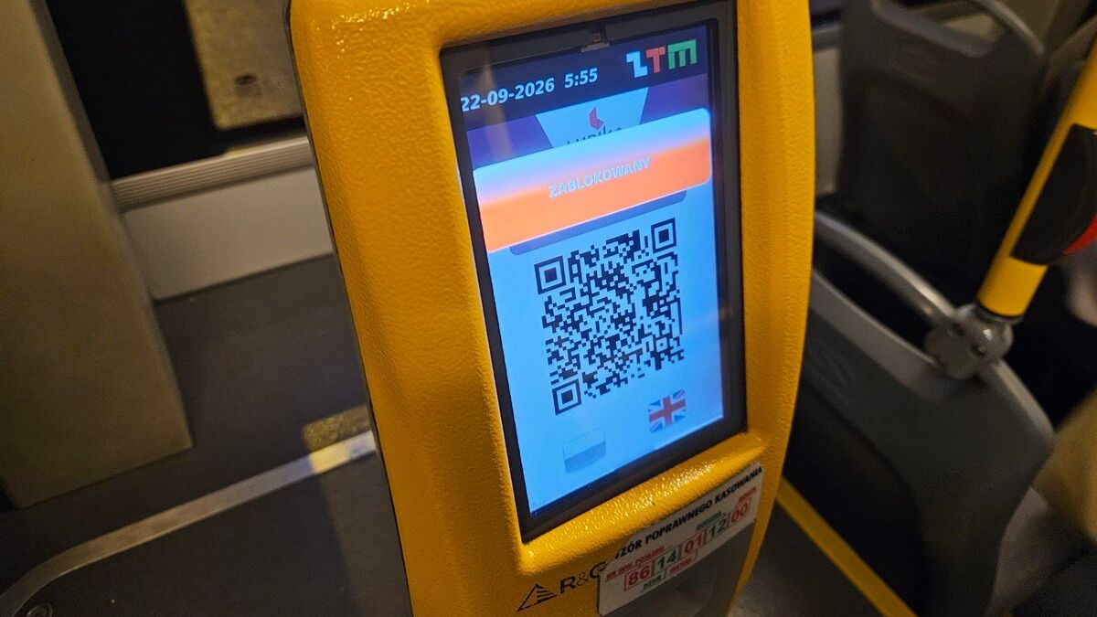 Zablokowany kasownik biletów w trolejbusie linii nr 151