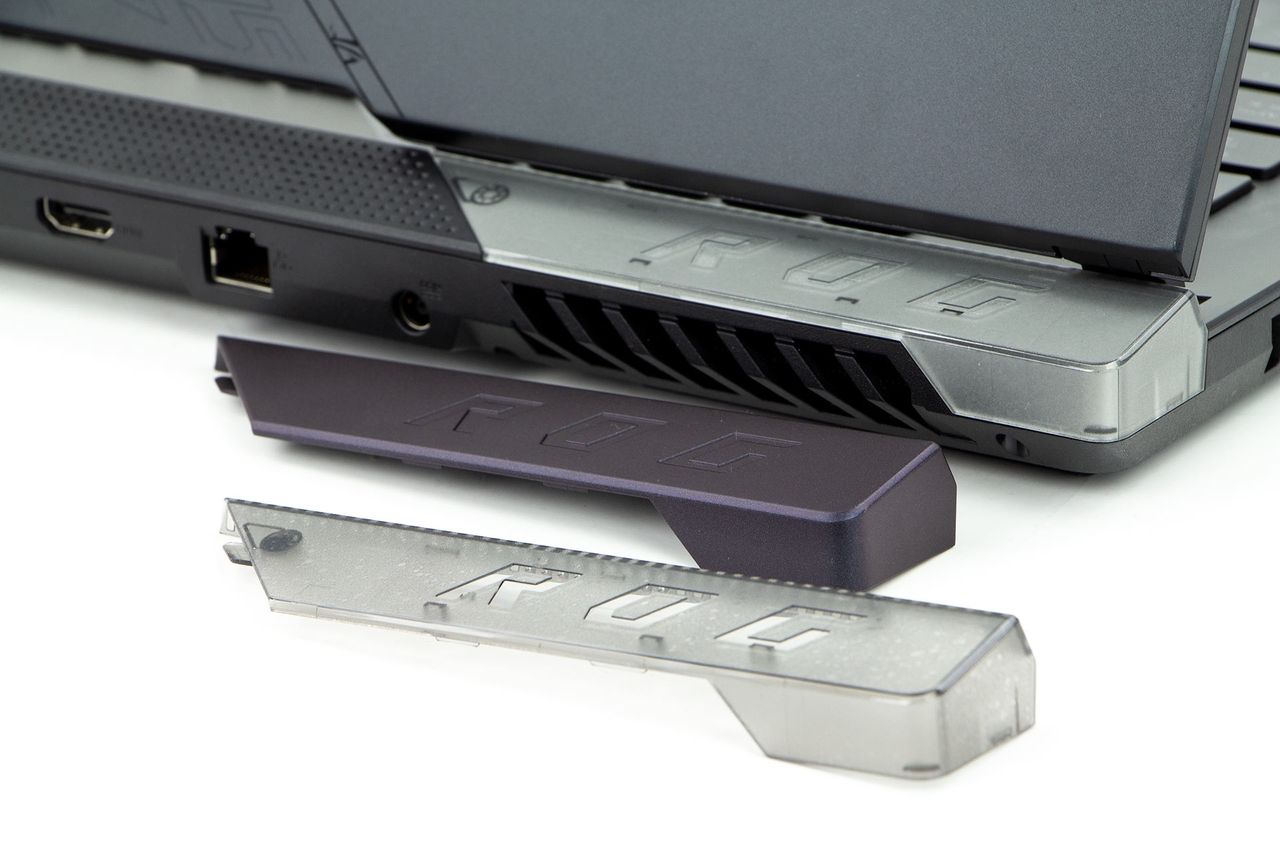 ASUS ROG STRIX SCAR 17 SE - wymienne fragmenty obudowy