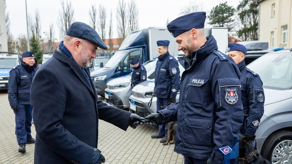 Kujawsko-pomorska wzbogaciła się o 13 nowoczesnych samochodów i 8 dronów.