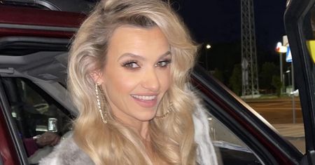 Wdzięczyła się w stroju kąpielowym. Liczyła na inną rekcję męża