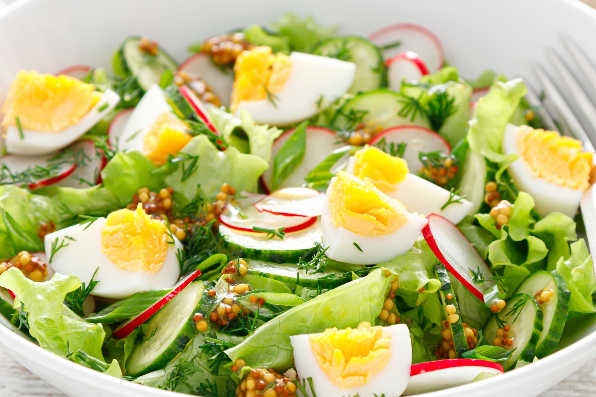 Tę lekką sałatkę zrobię na Wielkanoc. Można jeść bez wyrzutów sumienia