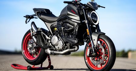 Zupełnie nowe Ducati Monster. Kultowy motocykl coś stracił, a coś zyskał
