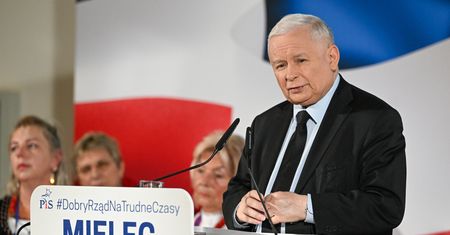 Prezes PiS podał nowy kurs euro. "Można prosić adres kantoru?"