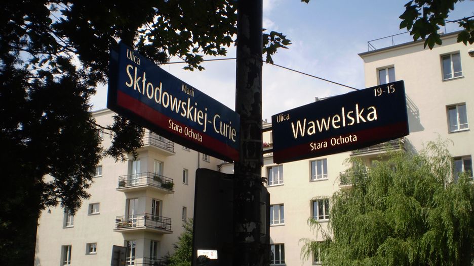 Warszawa. Maria Skłosowska-Curie to jedna z nielicznych kobiet docenionych w polskich miastach. Wiele ważnych postaci pozostaje w zapomnieniu