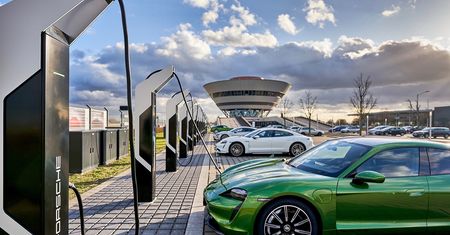 Porsche otworzył największy park ładowania pojazdów elektrycznych w Europie