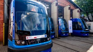 Toruń. Na tory wyjadą kolejne nowe tramwaje. PESA dostarczy cztery Swingi