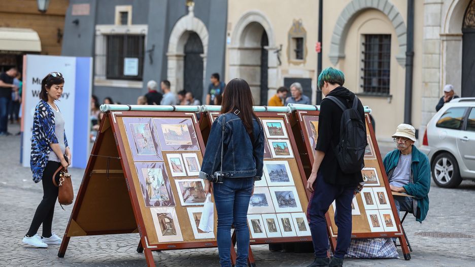 Warszawa. Turyści na Starym Mieście