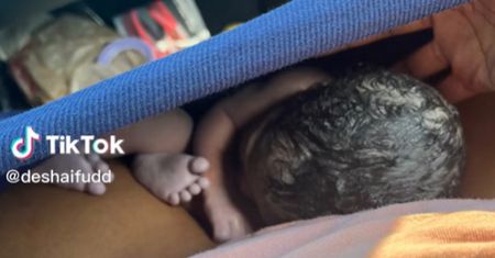 Utknęli w korku, ale dziecko nie czekało. Wideo ma 10 mln wyświetleń