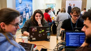 Rzeszów: Hackathon ruszył. Młodzi ścigają się na kreatywność