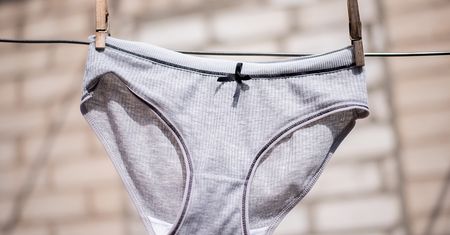 Natychmiast wyrzuć stare majtki. Ginekolog bije na alarm