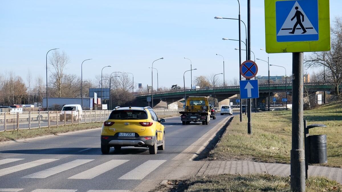 Usunięty znak B-33 ograniczający prędkość do 70 km/h na al. Tysiąclecia za przejściem dla pieszych przy ul. Działkowej